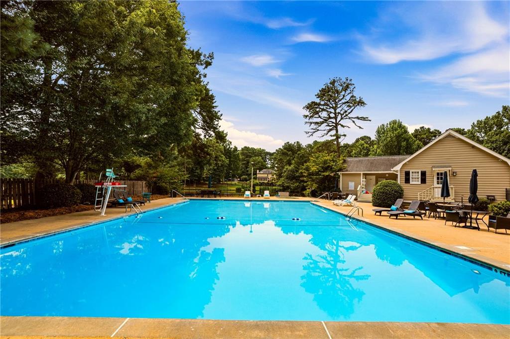 2571 Meadowglen Trail
