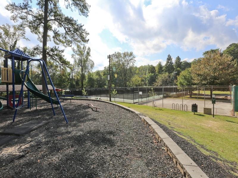 311 Peachtree Hills Avenue NE Unit 12F
