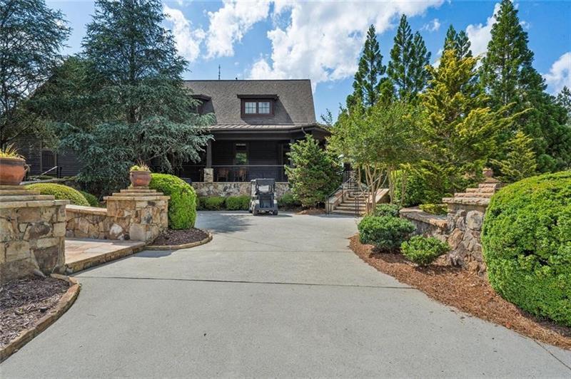 989 Middle Fork Trail
