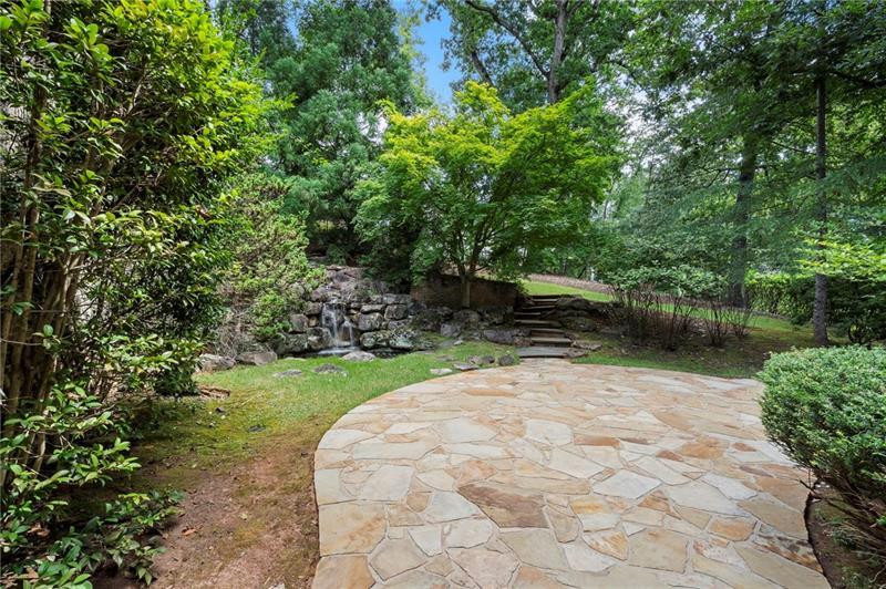 989 Middle Fork Trail