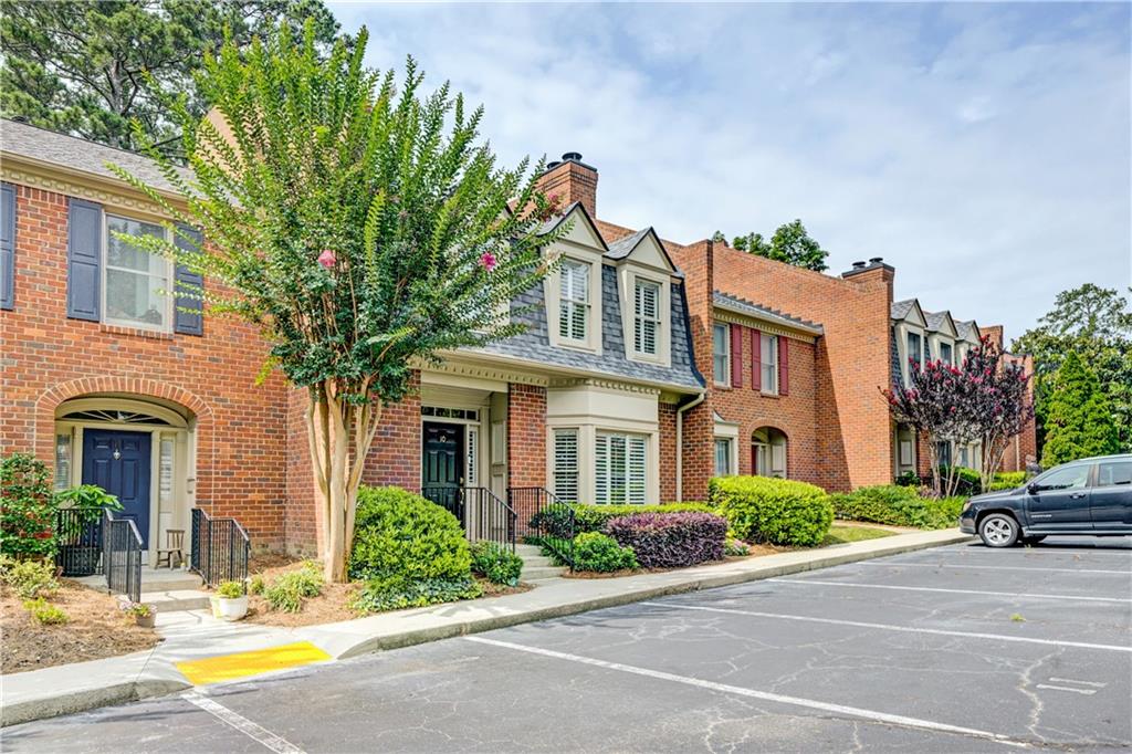 10 Plantation Drive NE