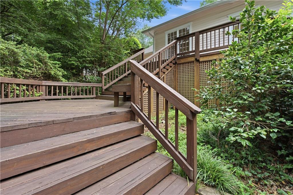1112 Briarcliff Place NE