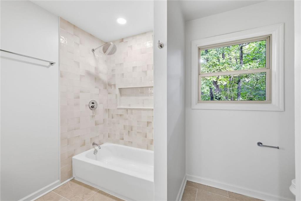 4260 Loch Highland Parkway NE
