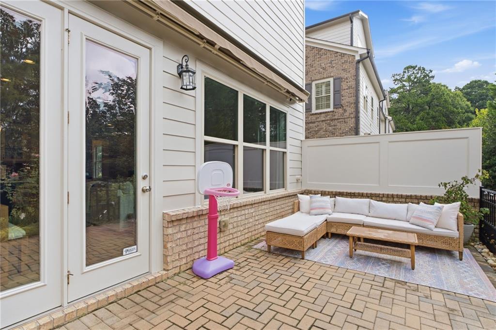 3948 Cliffmont Circle