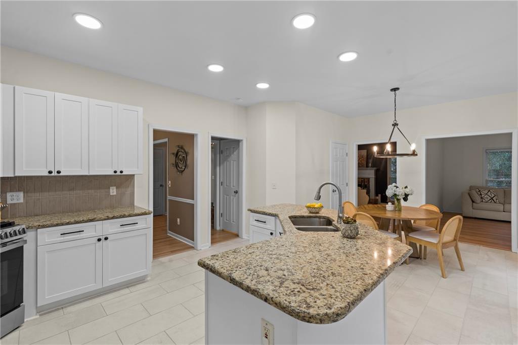 1955 Cobblewood Drive NW