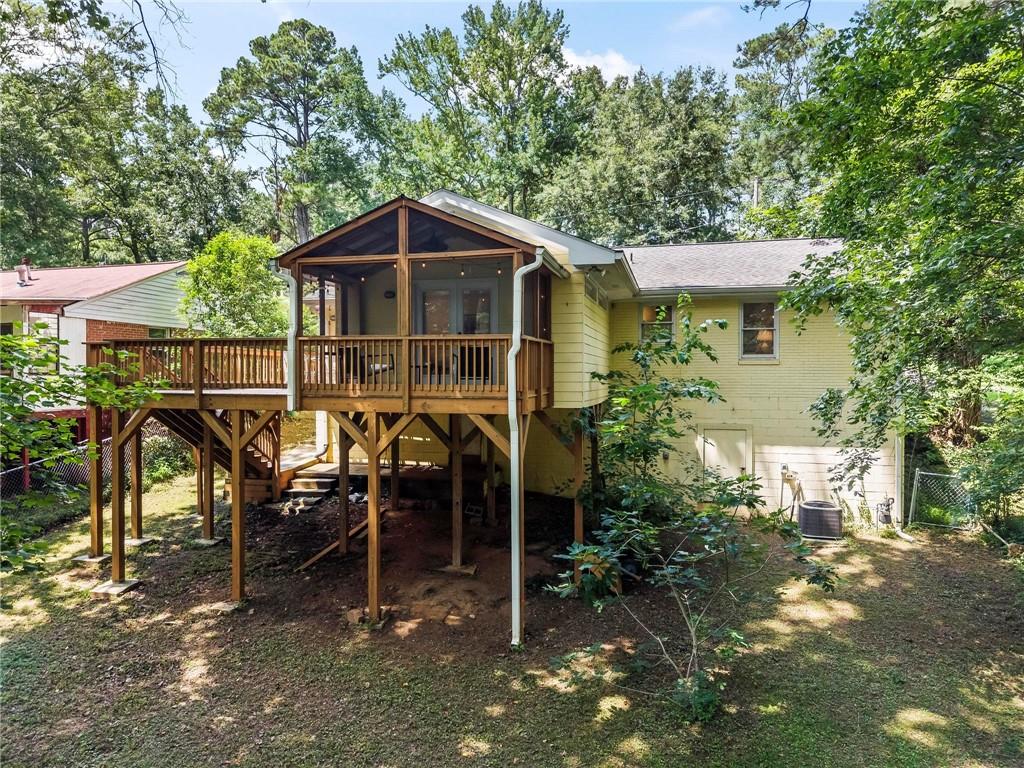 2202 Lilac Lane