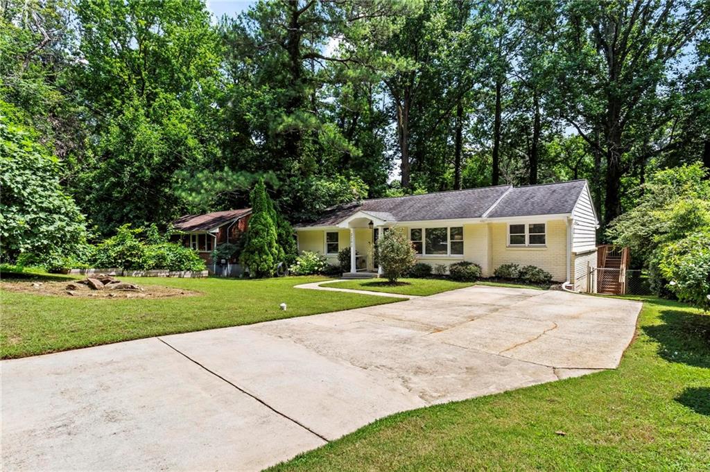 2202 Lilac Lane