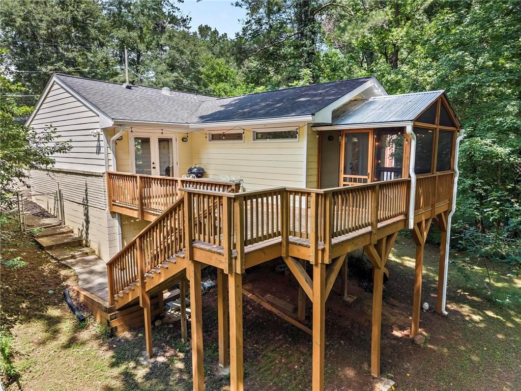 2202 Lilac Lane