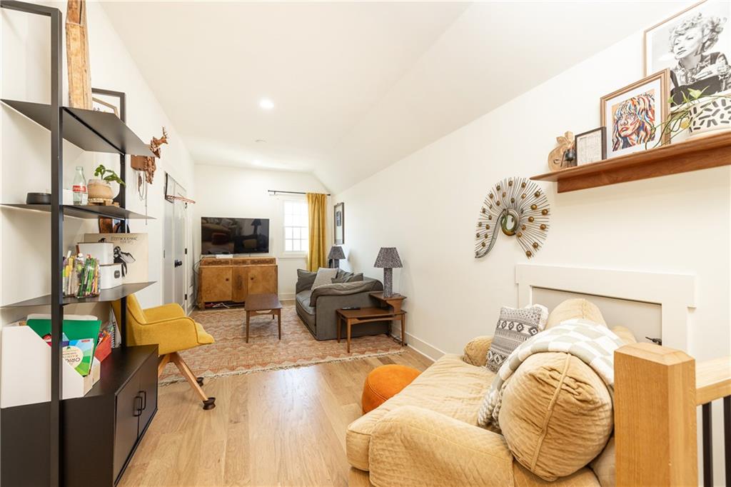 205 Kelmscott Lane