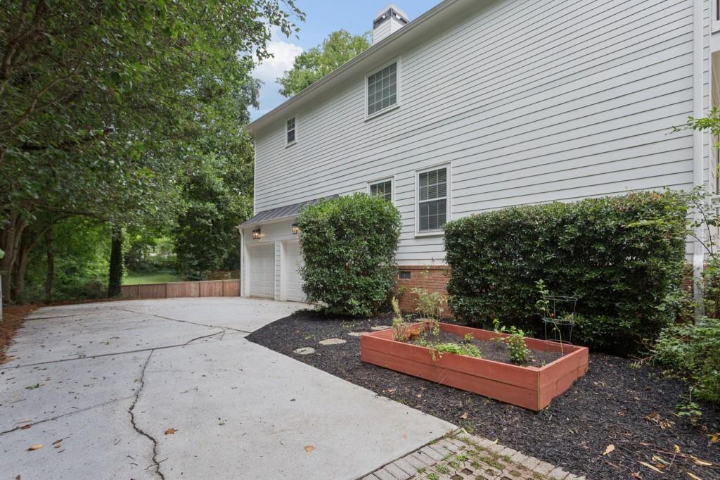 1875 La Dawn Lane NW