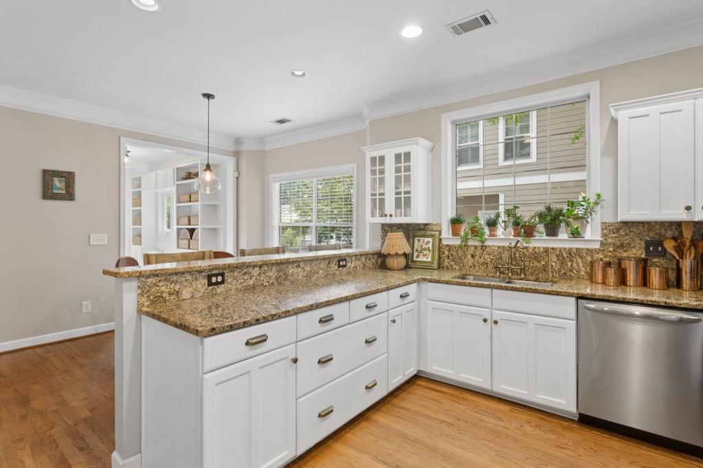 1875 La Dawn Lane NW