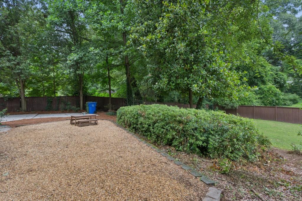 1875 La Dawn Lane NW