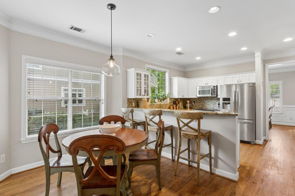 1875 La Dawn Lane NW