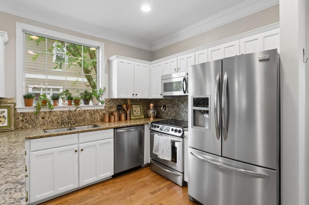 1875 La Dawn Lane NW