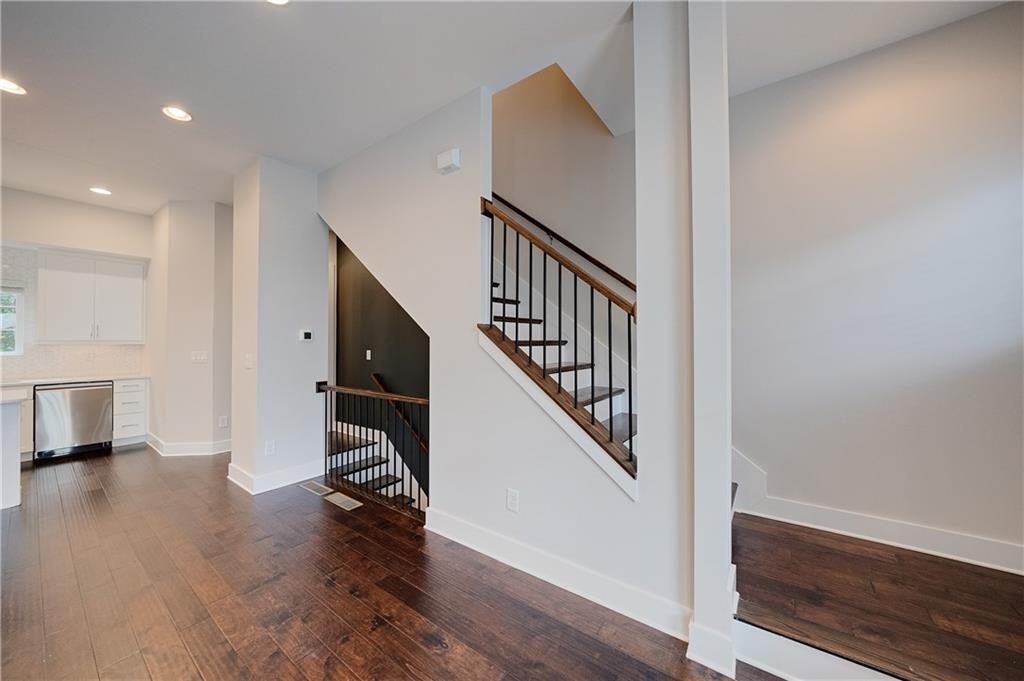733 Taylor Court NE