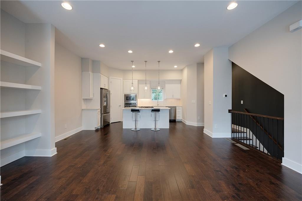733 Taylor Court NE