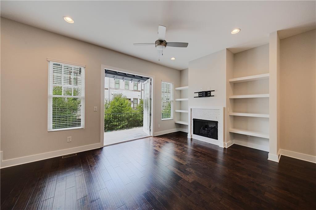733 Taylor Court NE