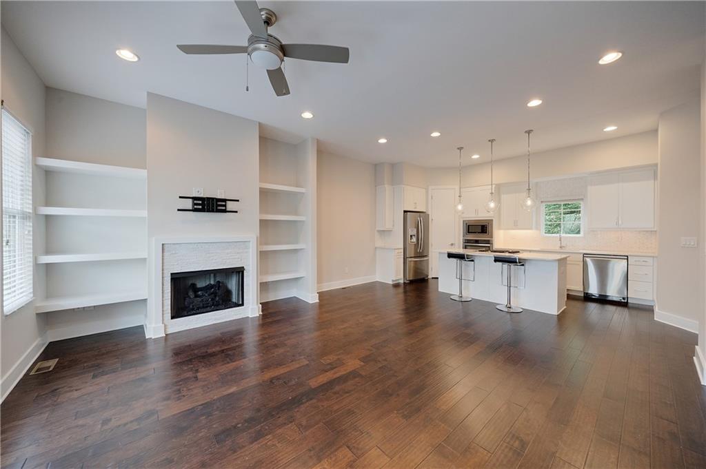 733 Taylor Court NE
