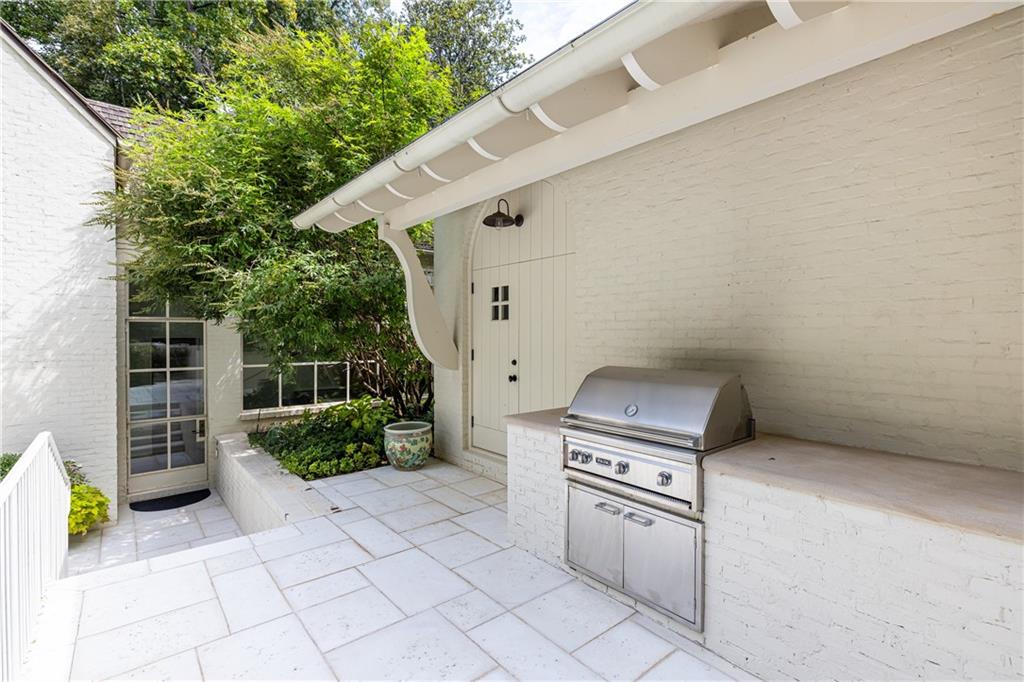 300 Blackland Road NW