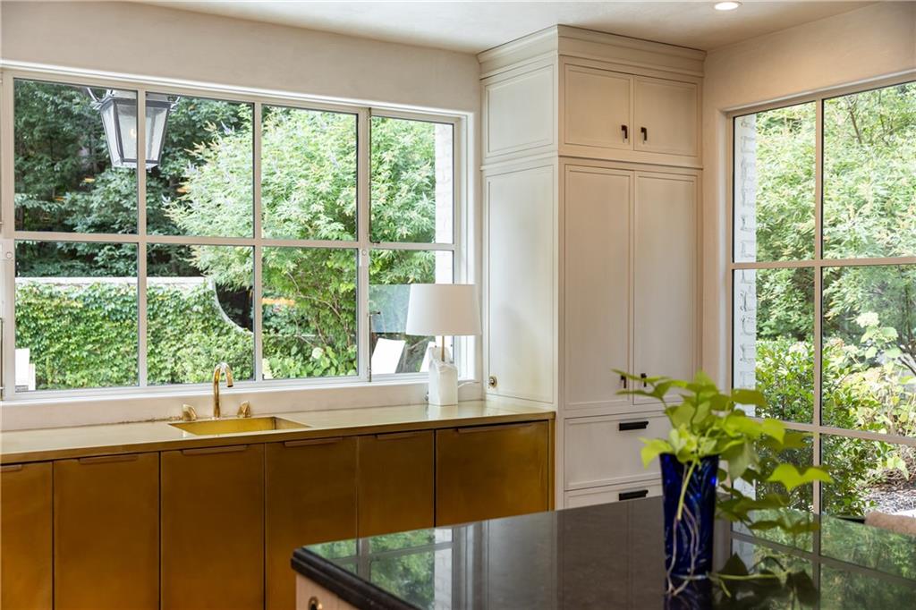 300 Blackland Road NW