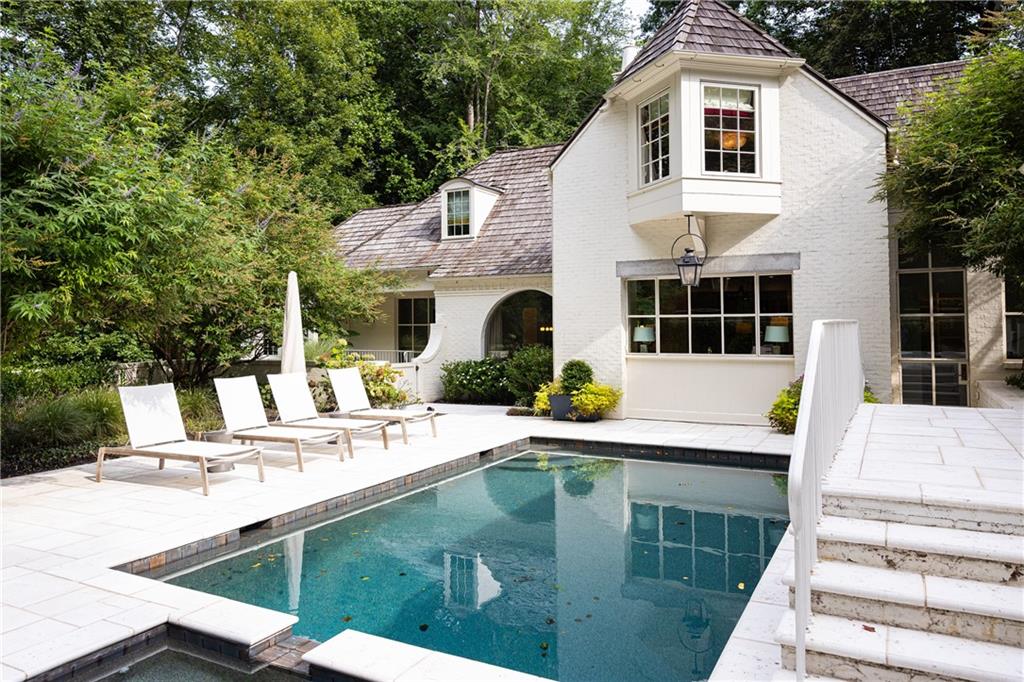 300 Blackland Road NW