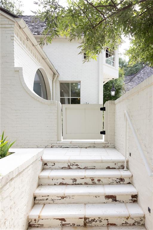 300 Blackland Road NW