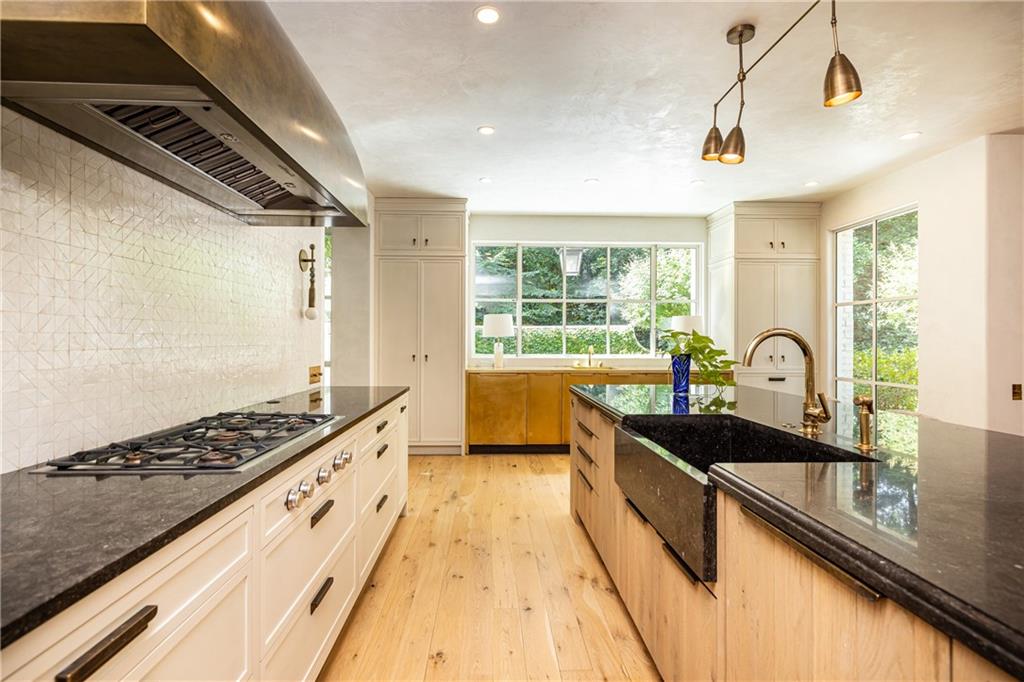 300 Blackland Road NW