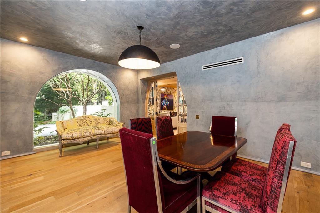 300 Blackland Road NW