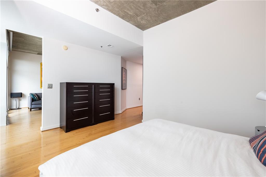 943 Peachtree Street NE Unit 902