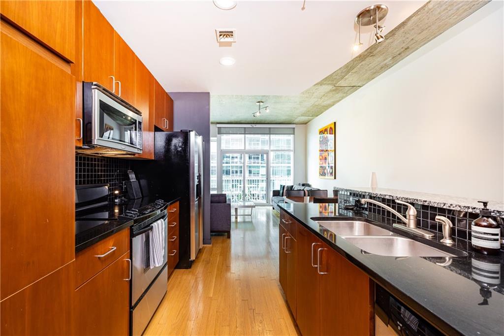 943 Peachtree Street NE Unit 902