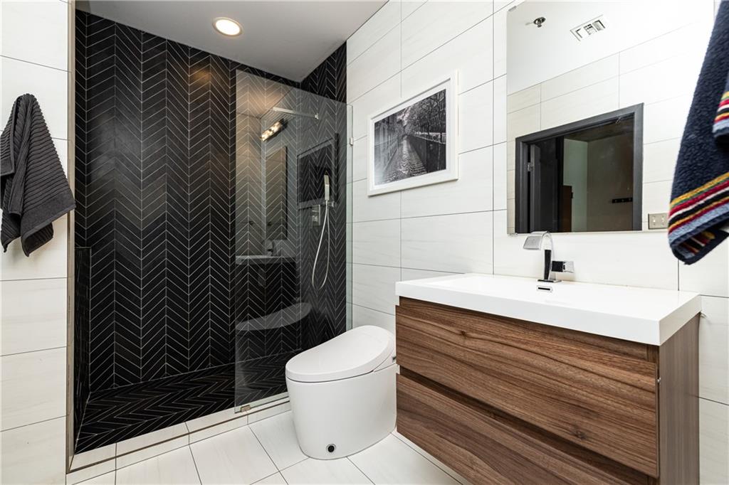 943 Peachtree Street NE Unit 902