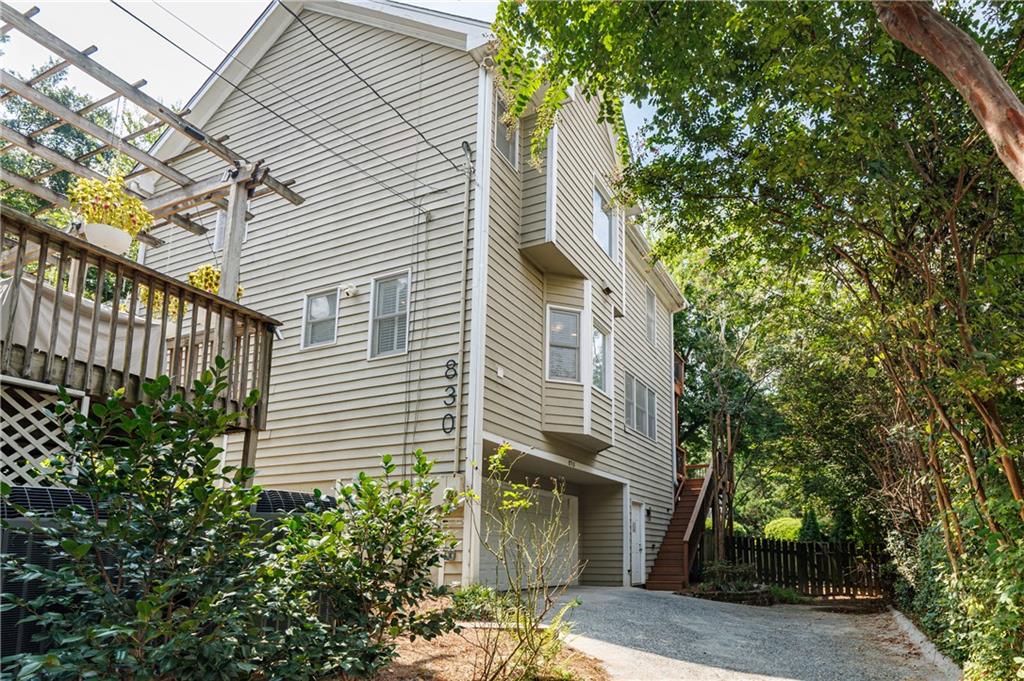 830 Monroe Circle NE