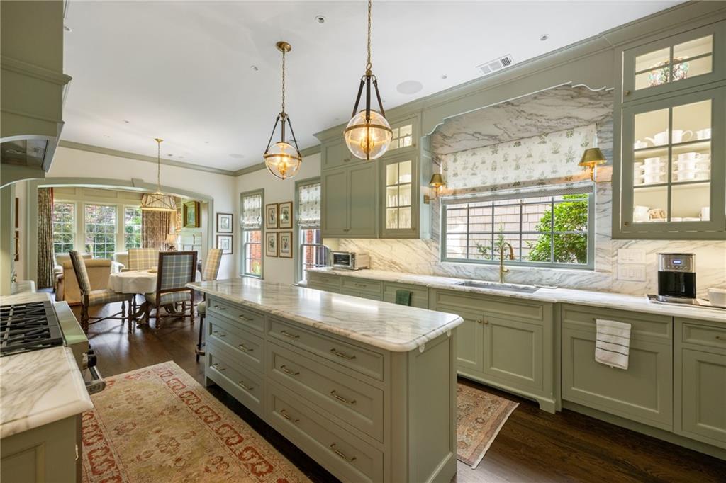 1116 Bellewood Square