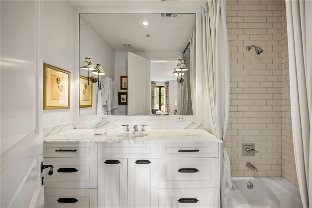 2288 Peachtree Road NW Unit 16