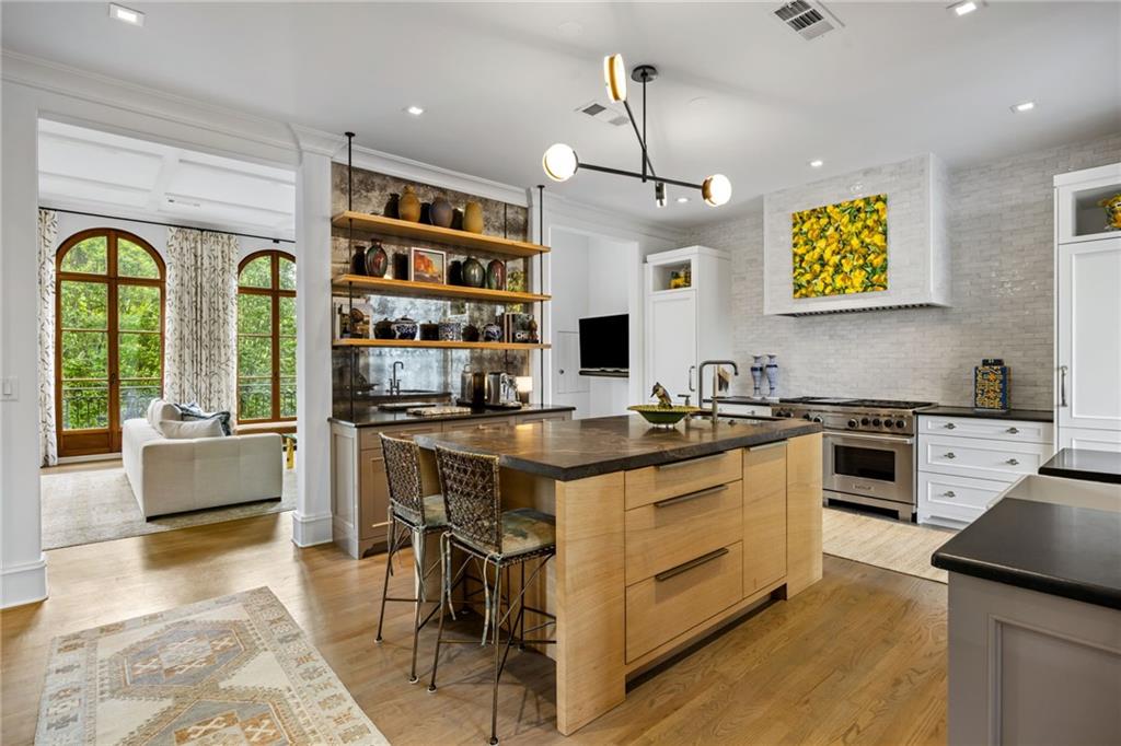 2288 Peachtree Road NW Unit 16