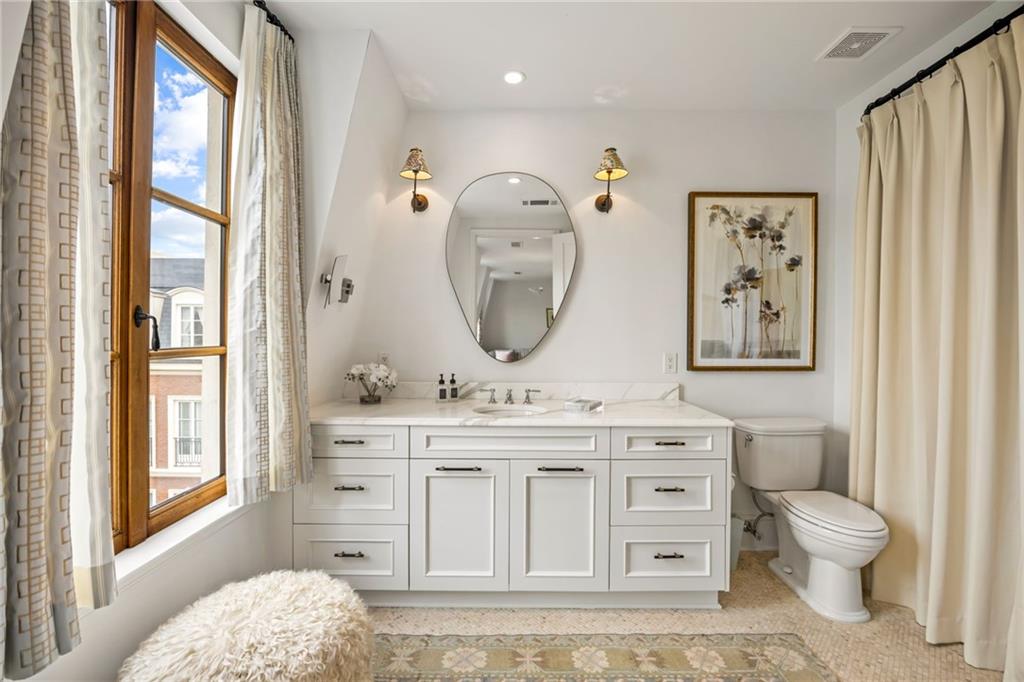 2288 Peachtree Road NW Unit 16