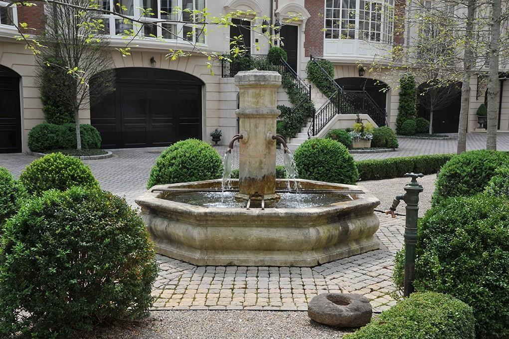 2288 Peachtree Road NW Unit 16