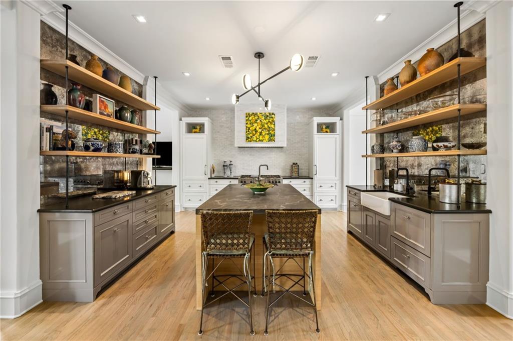 2288 Peachtree Road NW Unit 16