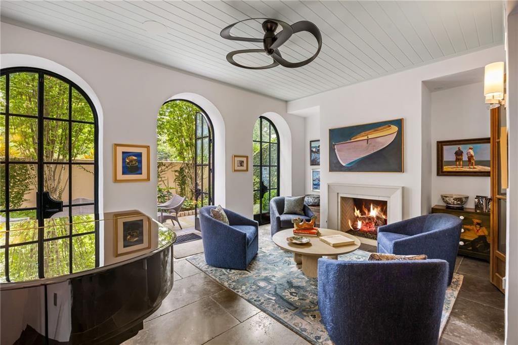 2288 Peachtree Road NW Unit 16