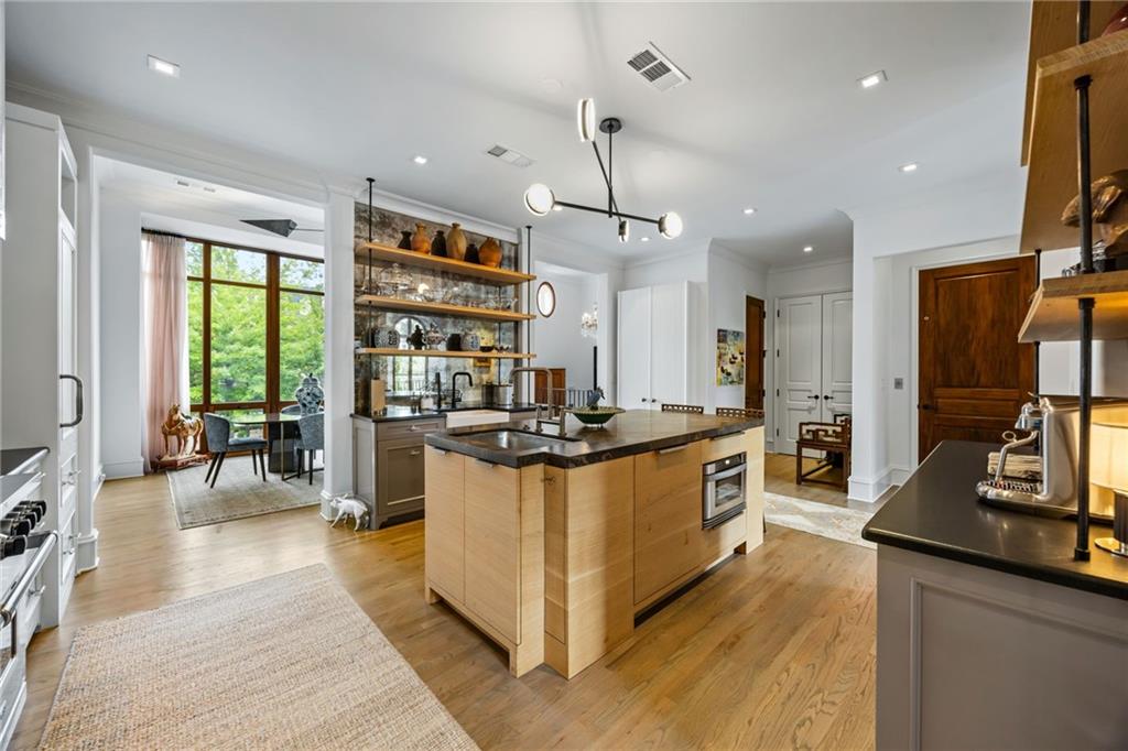 2288 Peachtree Road NW Unit 16