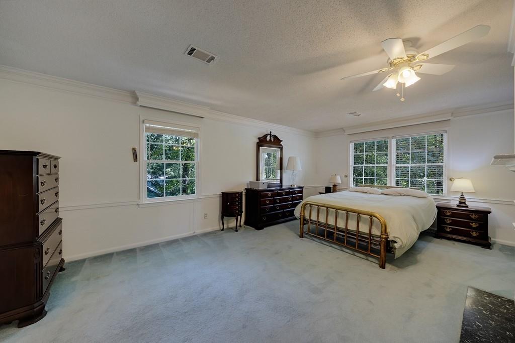 940 Hunterhill Drive