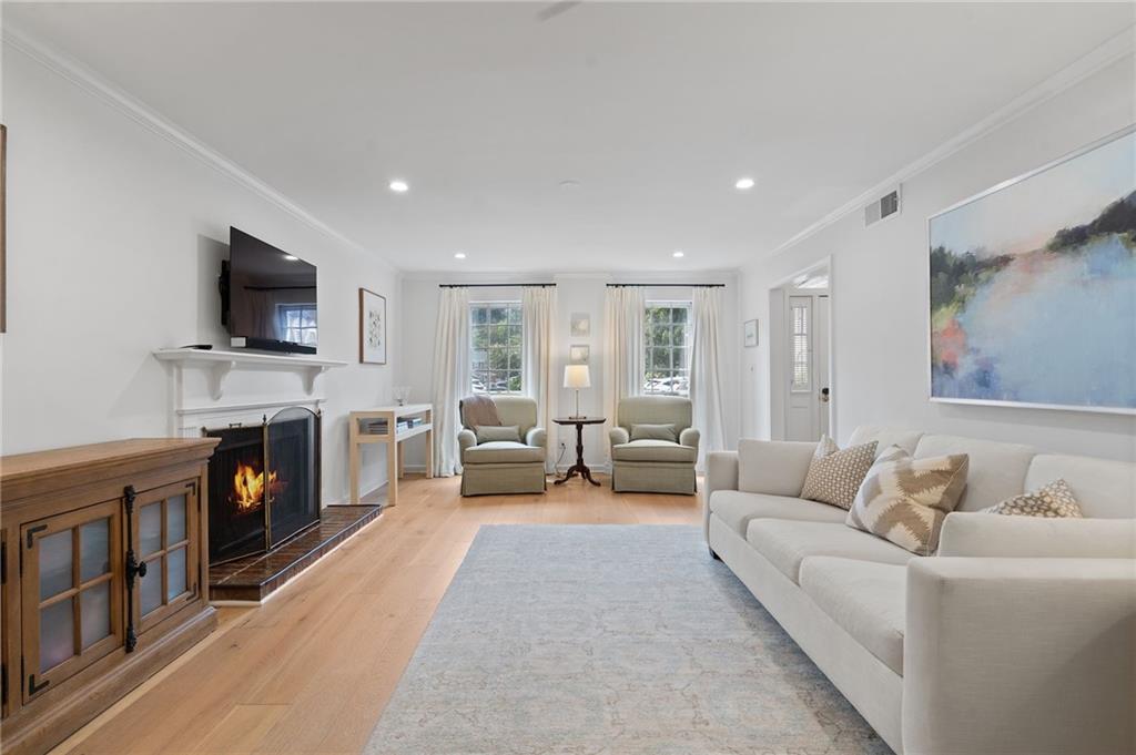 8 Kings Tavern Place NW