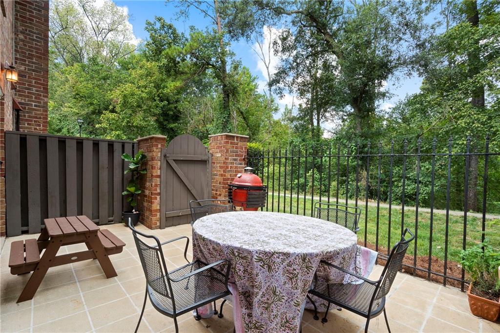 8 Kings Tavern Place NW