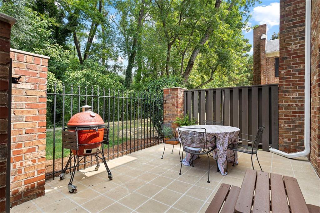 8 Kings Tavern Place NW