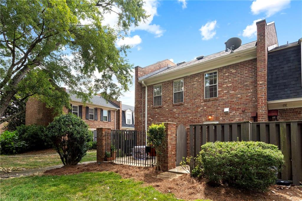 8 Kings Tavern Place NW