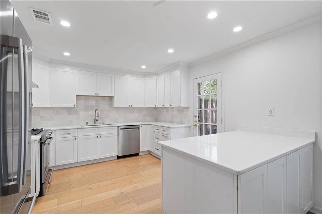 8 Kings Tavern Place NW
