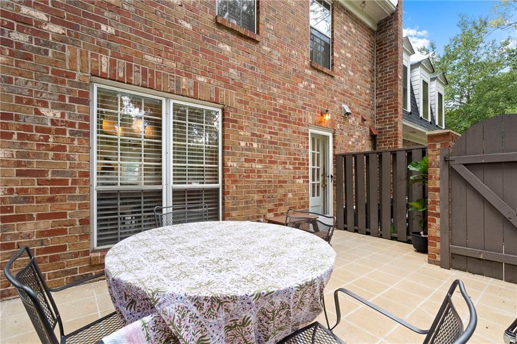 8 Kings Tavern Place NW