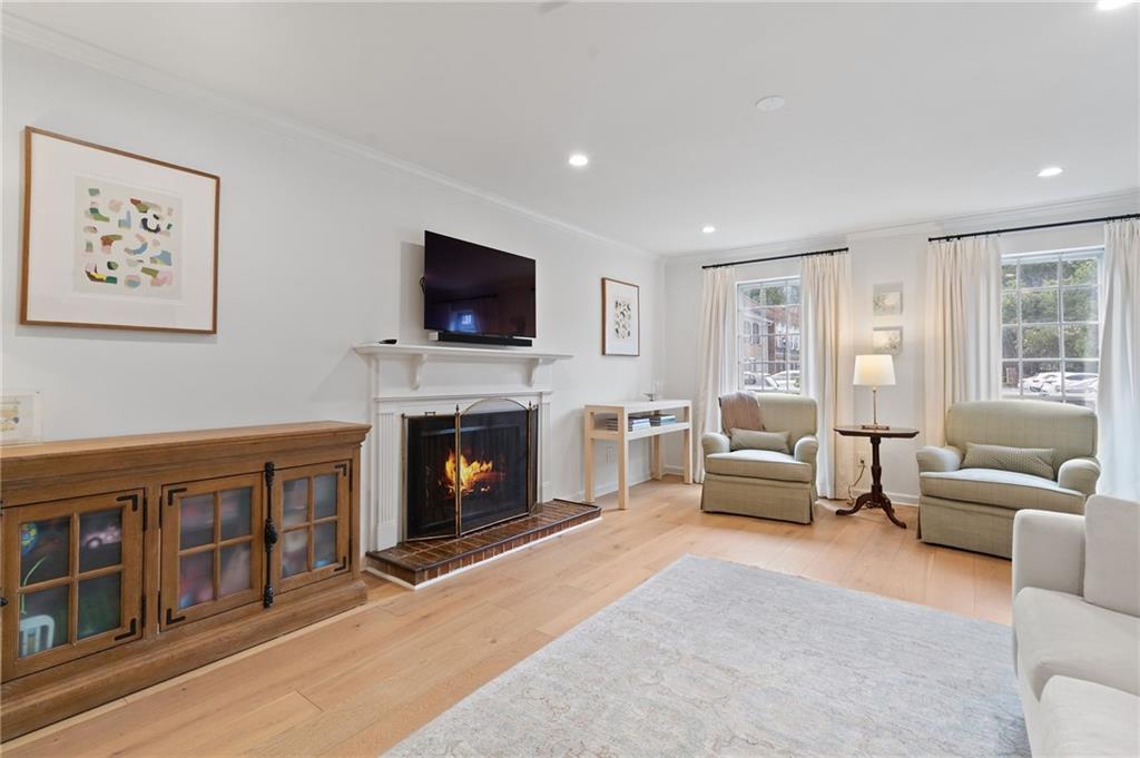 8 Kings Tavern Place NW