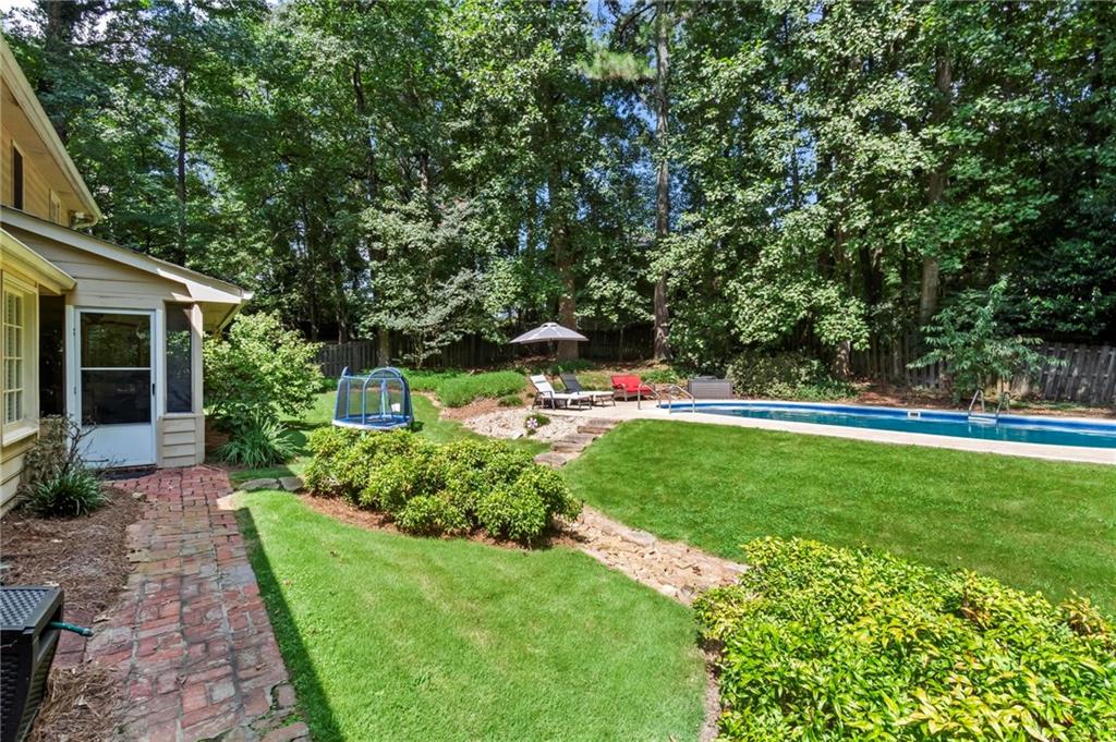 2720 Country Lane