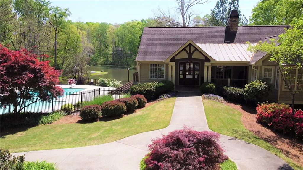 2720 Country Lane